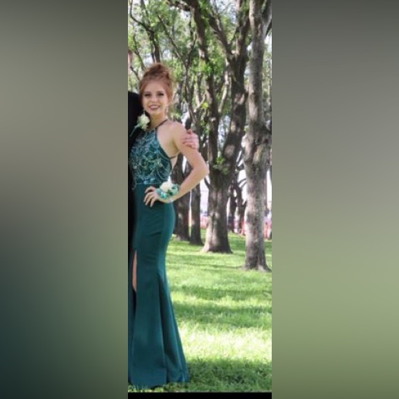 Emerald green cute prom dress. Wore once and in great condition! - Picture 2 of 3